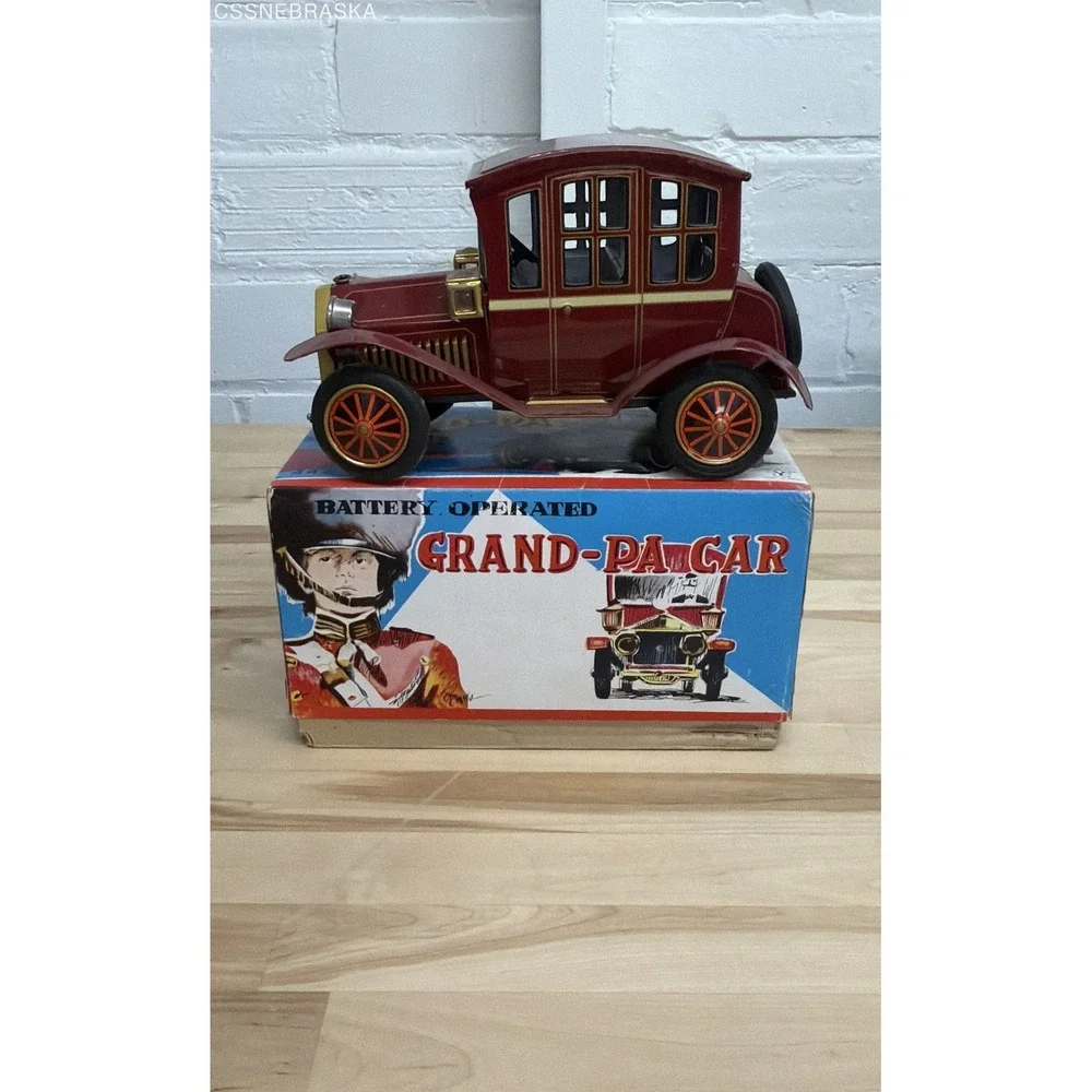 Vintage Grand-Pa Car Battery Operated Tin Toy Antique Automobile 442 With Box